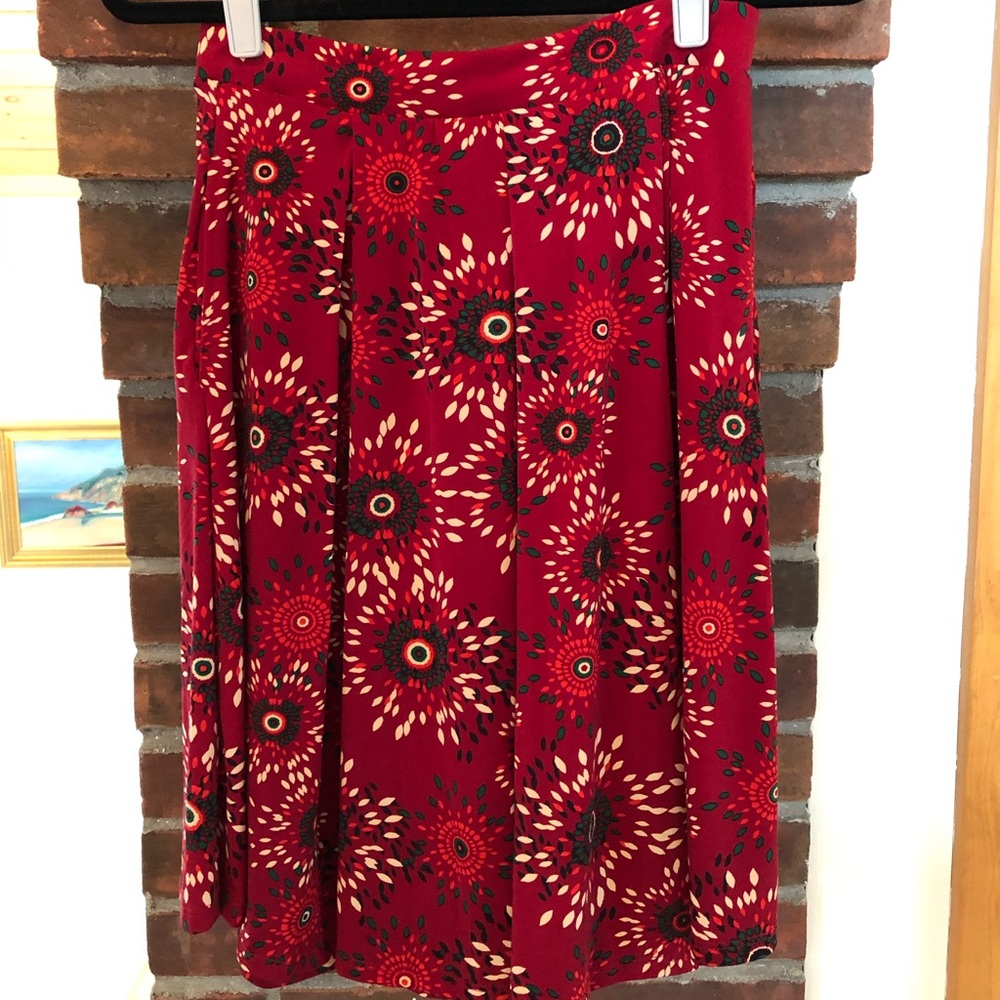 LuLaRoe box pleated Madison skirt .